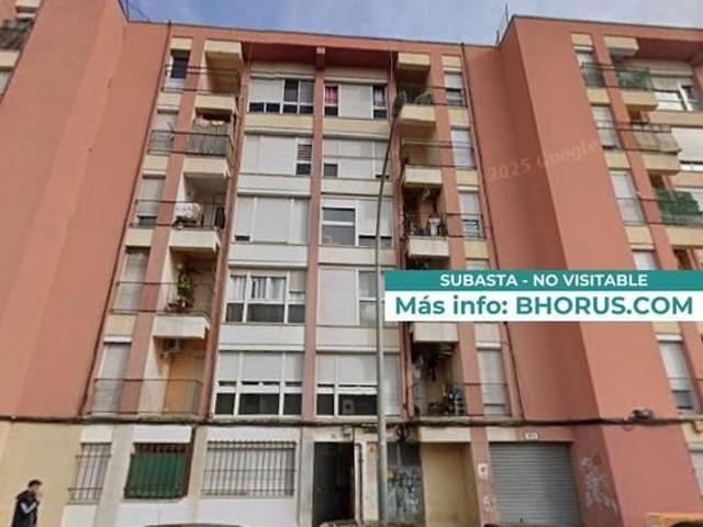 Piso en venta en calle De Torras i Bages, Salt, de 69 m² 3 habitaciones por 37.000