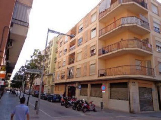 Piso en venta en calle De Torras i Bages, Salt, de 87 m² 2 habitaciones por 110.000