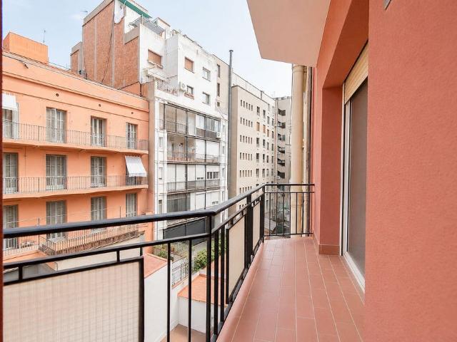 Piso en venta en calle De Trafalgar, Barcelona, de 100 m² 4 habitaciones por 640.000