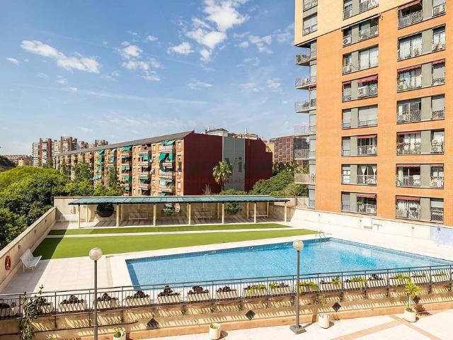 Piso en venta en calle De Trajà, Barcelona, de 58 m² 2 habitaciones por 385.000