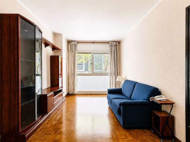 Piso en venta en calle De Trinxant, Barcelona, de 80 m² 4 habitaciones por 350.000