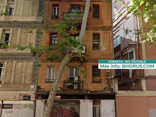 Piso en venta en calle De València, Barcelona, de 67 m² 3 habitaciones por 90.000 €