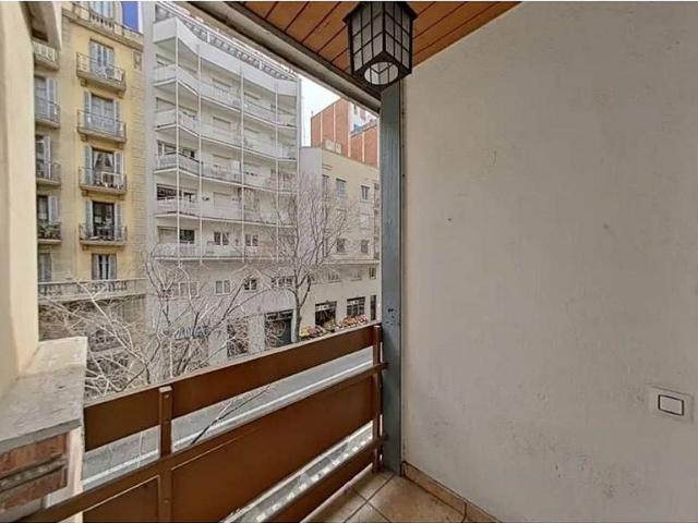 Piso en venta en calle De València, Barcelona, de 70 m² 3 habitaciones por 445.050