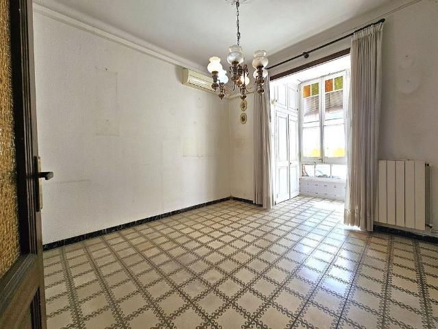 Piso en venta en calle De València, Barcelona, de 80 m² 4 habitaciones por 379.000
