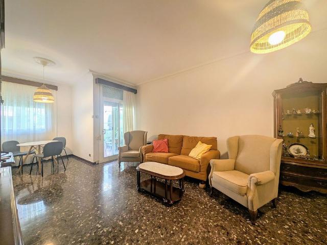 Piso en venta en calle De València, Barcelona, de 90 m² 3 habitaciones por 425.000