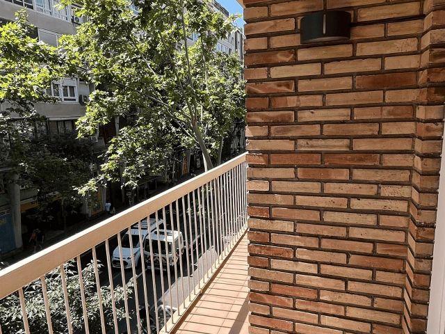 Piso en venta en calle De València, Barcelona, de 90 m² 3 habitaciones por 517.000