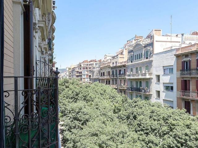 Piso en venta en calle De València, Barcelona, de 110 m² 4 habitaciones por 650.000