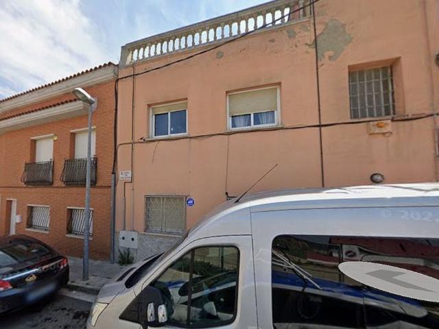 Piso en venta en calle De Valladolid, Rubí, de 107 m² 3 habitaciones por 219.000