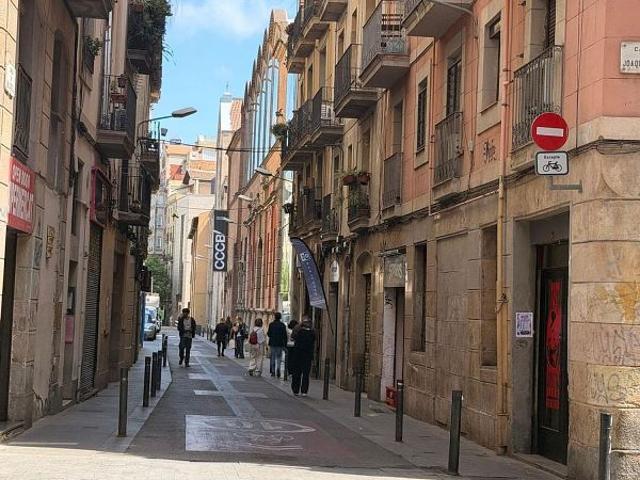 Piso en venta en calle De Valldonzella, Barcelona, de 68 m² 3 habitaciones por 179.000