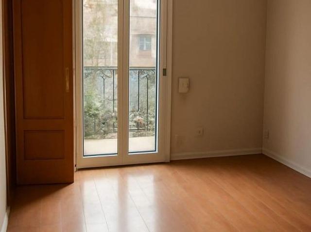 Piso en venta en calle De Vallhonrat, Barcelona, de 67 m² 3 habitaciones por 285.000