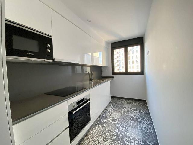 Piso en venta en calle De Ventura Plaja, Barcelona, de 65 m² 2 habitaciones por 320.000