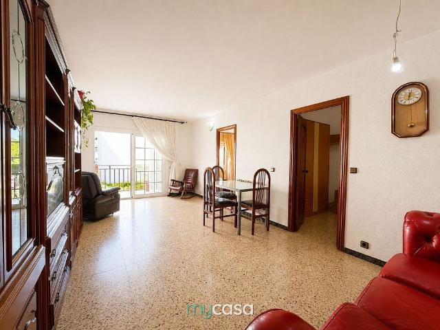 Piso en venta en calle De Venus, Badalona, de 87 m² 3 habitaciones por 242.500