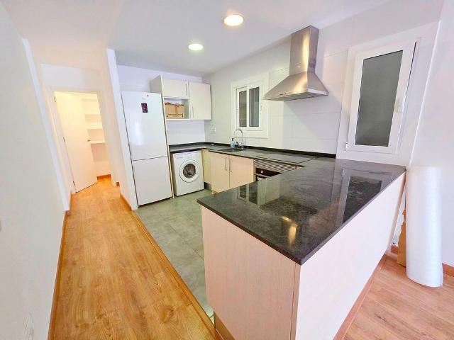 Piso en venta en calle De Verdi, Barcelona, de 68 m² 2 habitaciones por 330.000