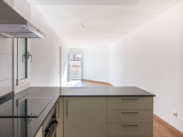 Piso en venta en calle De Verdi, Barcelona, de 68 m² 2 habitaciones por 330.000