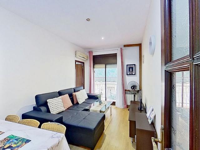 Piso en venta en calle De Vidiella, Barcelona, de 60 m² 3 habitaciones por 316.900