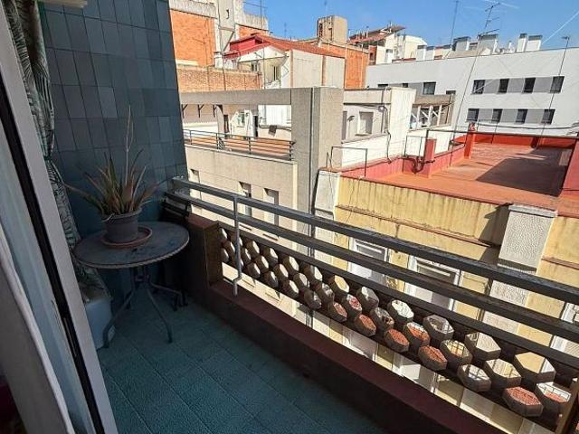 Piso en venta en calle De Violant D'hongria Reina D'aragó, Barcelona, de 54 m² 3 habitaciones por 295.000