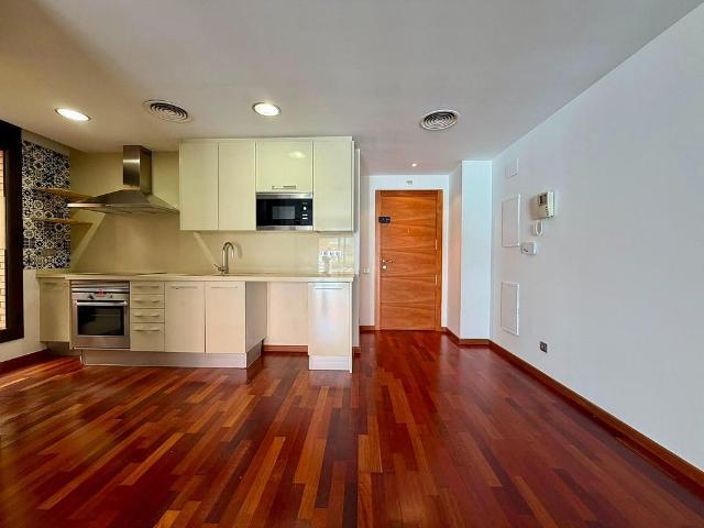 Piso en venta en calle De Vila Cinca, Sabadell, de 62 m² 2 habitaciones por 306.345