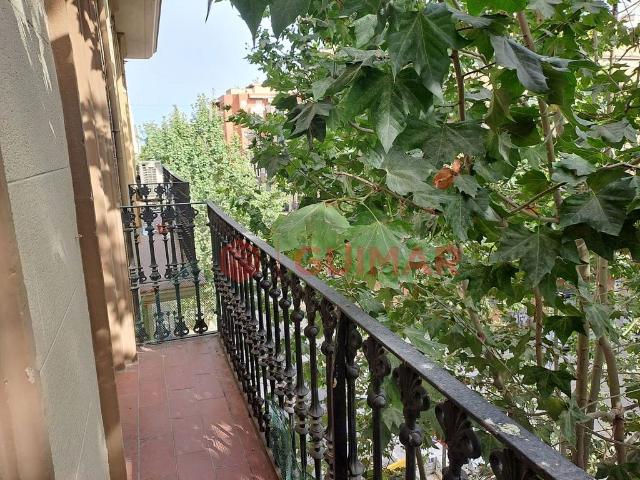Piso en venta en calle De Vila i Vilà, Barcelona, de 79 m² 3 habitaciones por 315.000
