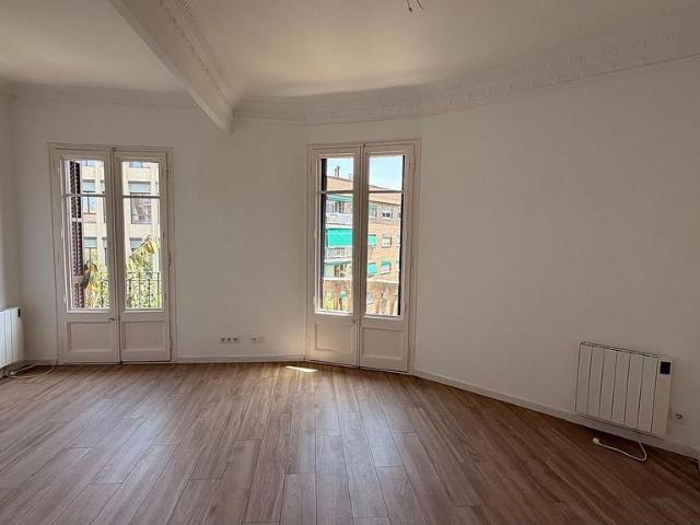 Piso en venta en calle De Viladomat, Barcelona, de 104 m² 4 habitaciones por 500.000