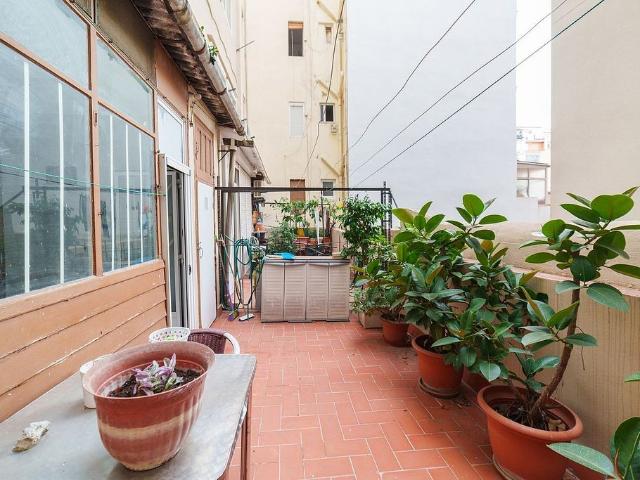 Piso en venta en calle De Viladomat, Barcelona, de 94 m² 4 habitaciones por 435.000