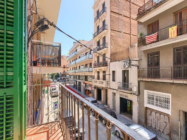 Piso en venta en calle De Vilardell, Barcelona, de 87 m² 3 habitaciones por 399.000