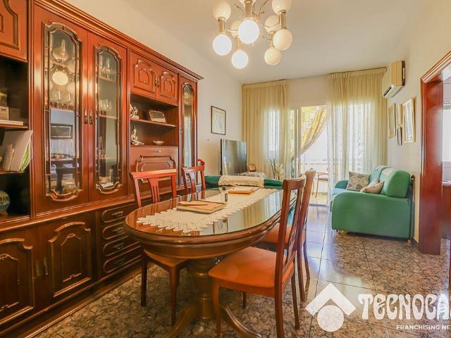 Piso en venta en calle De Virgili, Barcelona, de 80 m² 3 habitaciones por 330.000