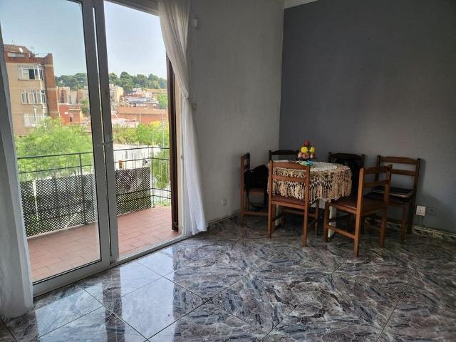 Piso en venta en calle Del Tajo, Barcelona, de 86 m² 3 habitaciones por 430.000