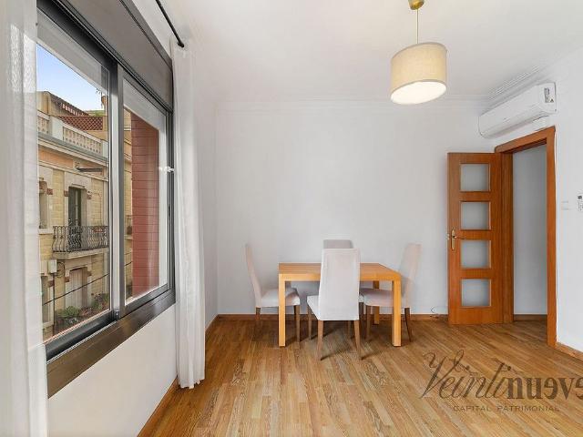 Piso en venta en calle Del Tenor Masini, Barcelona, de 71 m² 4 habitaciones por 330.000