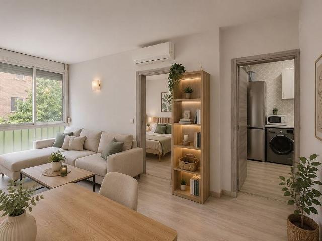 Piso en venta en calle Del Treball, Barcelona, de 68 m² 3 habitaciones por 335.000