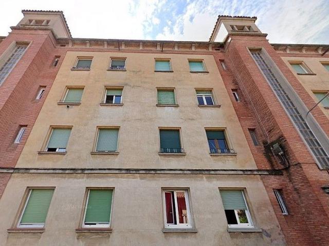 Piso en venta en calle Del Vallès, Manresa, de 63 m² 3 habitaciones por 52.000
