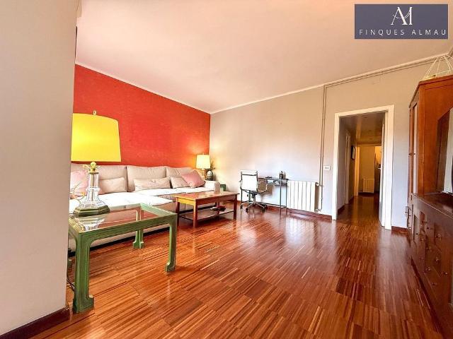 Piso en venta en calle Del Vallespir, Barcelona, de 59 m² 2 habitaciones por 420.000