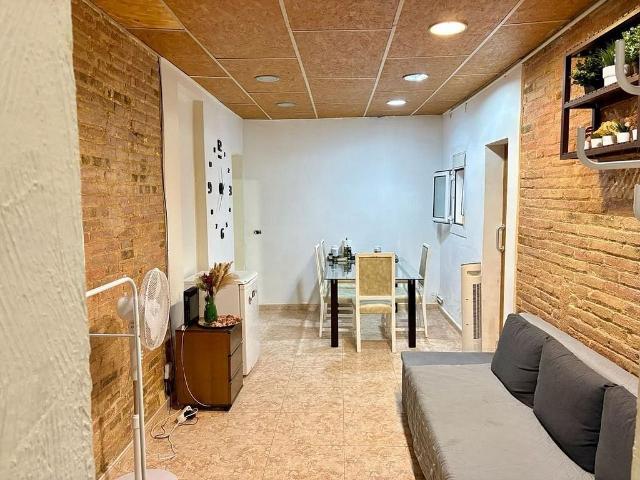 Piso en venta en calle Del Vallespir, Barcelona, de 70 m² 2 habitaciones por 260.000