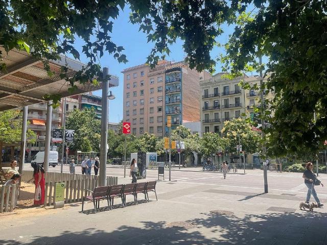 Piso en venta en calle Del Vallespir, Barcelona, de 95 m² 3 habitaciones por 175.000