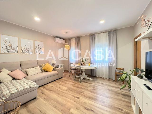 Piso en venta en calle Del Vinyar, Barcelona, de 40 m² 2 habitaciones por 219.000