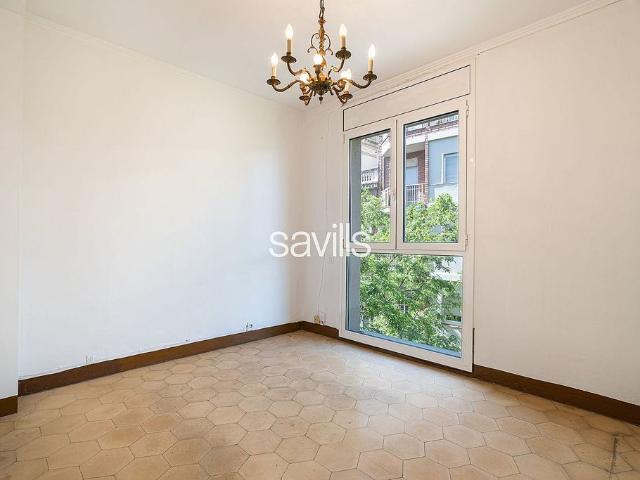 Piso en venta en calle Del Xiprer, Barcelona, de 68 m² 2 habitaciones por 330.000