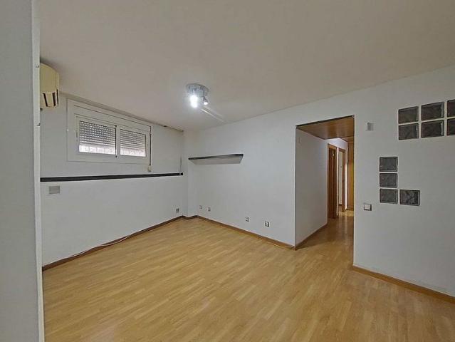 Piso en venta en calle Del Baró de Sant Lluís, Barcelona, de 62 m² 2 habitaciones por 230.000