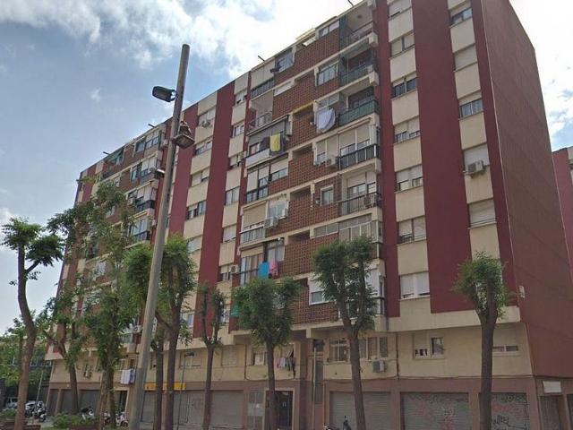 Piso en venta en calle Del Camp Arriassa, Barcelona, de 59 m² 2 habitaciones por 129.000 €