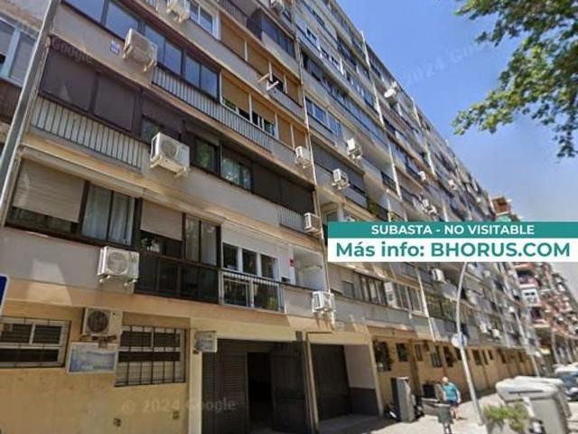 Piso en venta en calle Del Camp Arriassa, Barcelona, de 67 m² 2 habitaciones por 61.000