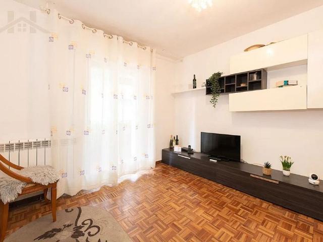 Piso en venta en calle Del Canigó, Barcelona, de 67 m² 3 habitaciones por 260.000