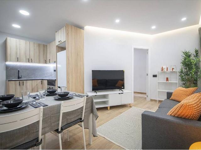 Piso en venta en calle Del Canigó, Barcelona, de 60 m² 3 habitaciones por 340.000