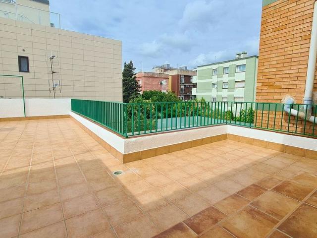 Piso en venta en calle Del Canigó, Barcelona, de 70 m² 3 habitaciones por 420.000