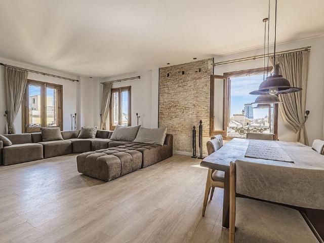 Piso en venta en calle Del Carme, Barcelona, de 157 m² 3 habitaciones por 750.000