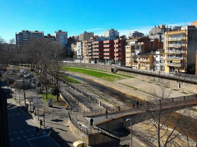 Piso en venta en calle Del Carme, Girona, de 86 m² 4 habitaciones por 290.000