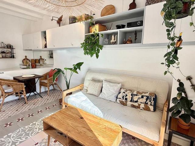 Piso en venta en calle Del Comte Borrell, Barcelona, de 53 m² 1 habitación por 299.000