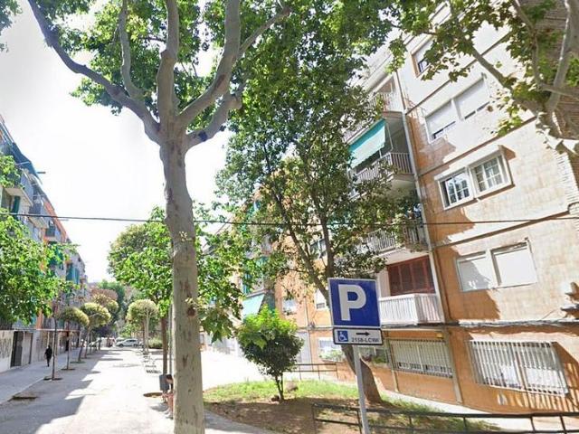 Piso en venta en calle Del Doctor Modrego, Badalona, de 66 m² 3 habitaciones por 170.000