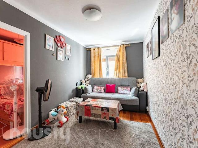 Piso en venta en calle Del Doctor Pi i Molist, Barcelona, de 53 m² 3 habitaciones por 249.000