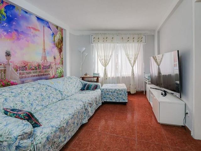 Piso en venta en calle Del Doctor Pi i Molist, Barcelona, de 81 m² 4 habitaciones por 299.000