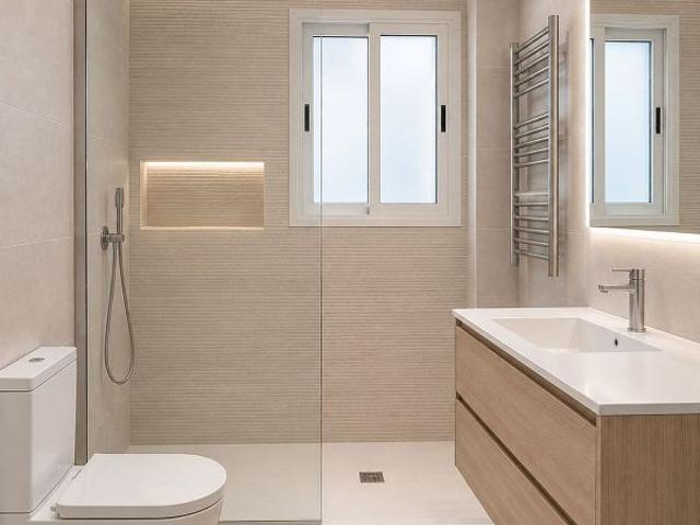 Piso en venta en calle Del Dos de Maig, Barcelona, de 75 m² 3 habitaciones por 420.000