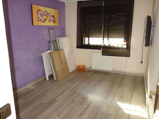 Piso en venta en calle Del Dr Torras i Bages, Santa Coloma de Gramanet, de 50 m² 2 habitaciones por 135.000