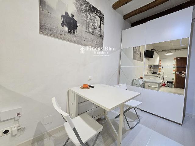 Piso en venta en calle Del Fonollar, Barcelona, de 27 m² 1 habitación por 159.000